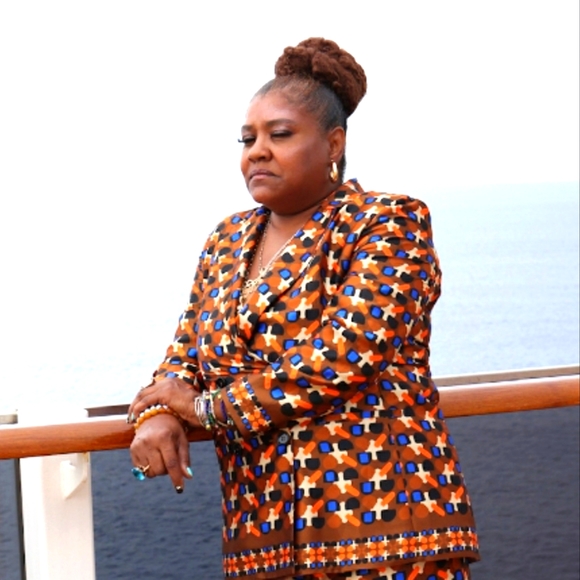 Meet your Posher, Adrienne - Picture 10 of 10